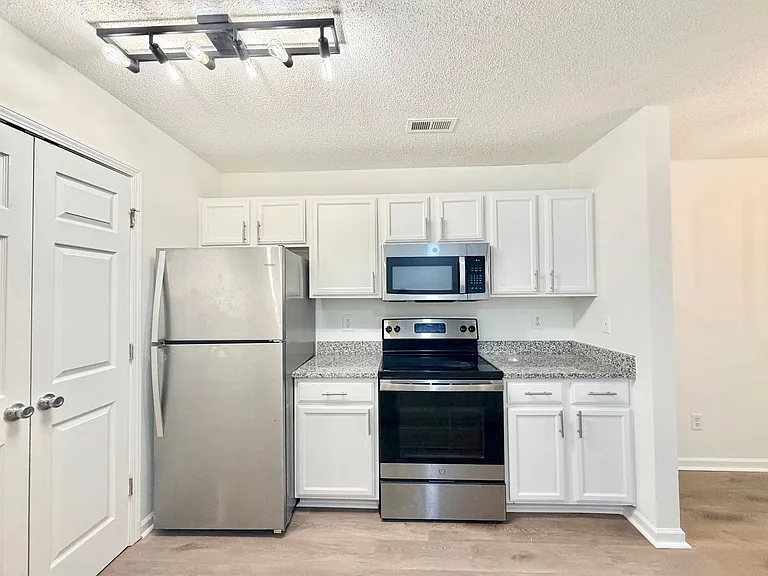 Lakeview Apartments — Photo 2