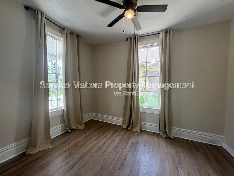 1319 W Jackson St — Photo 20