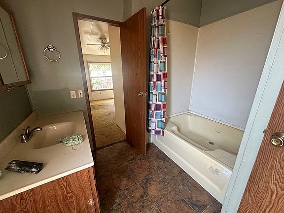 4th image of 1290 Oxford Dr
