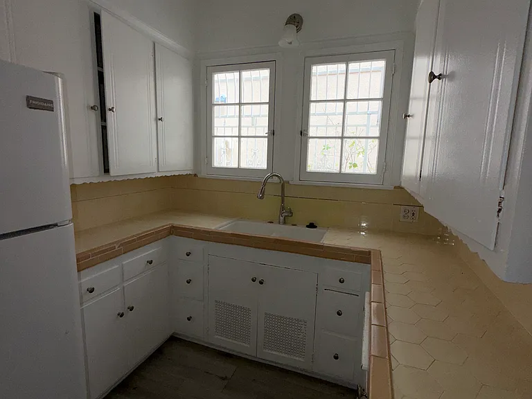 352 S Cloverdale Ave #352 — Photo 10