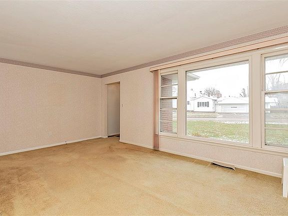 5th image of 31727 Royalview Dr