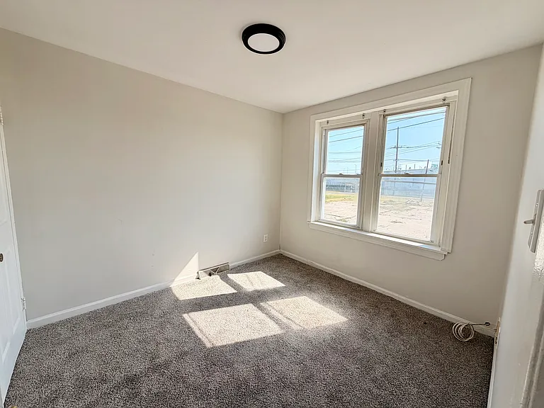 813 Fisher Ave — Photo 8