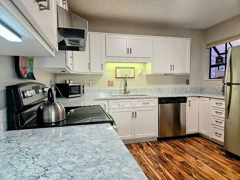 1050 S Saint Vrain Ave #F2 — Photo 20