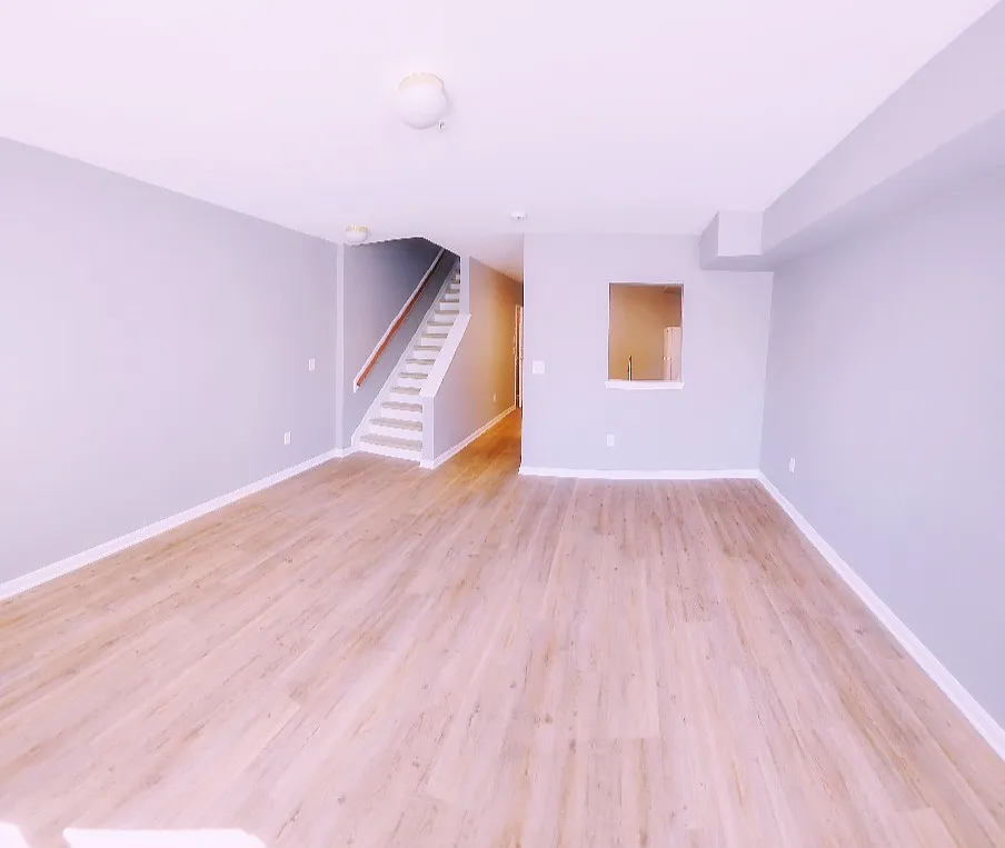 3 bed, 1600 sqft, $2,400 — Photo 2