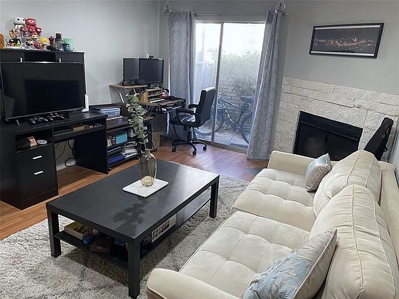 3rd image of 2120 El Paseo St APT 2505