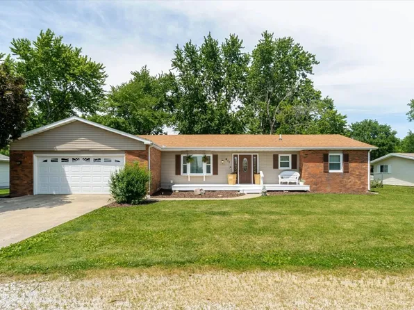 611 E Water St, Farmer City, IL 61842