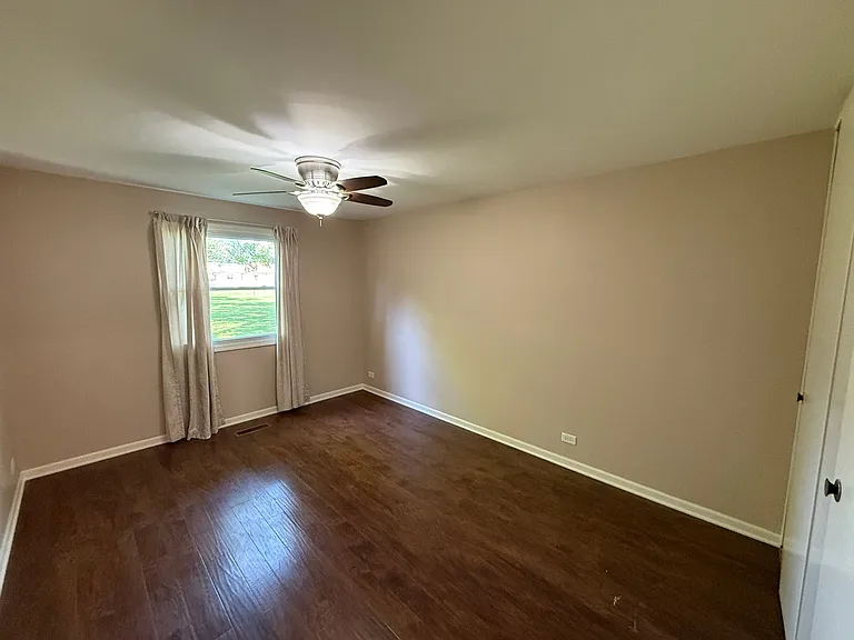801 E Washington Center Rd — Photo 17