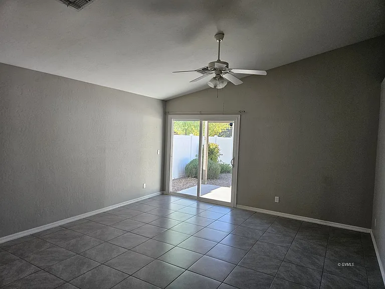 1560 E Whirlwind Way — Photo 4