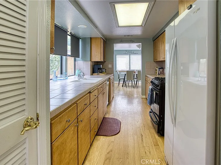 978 Balboa St — Photo 9