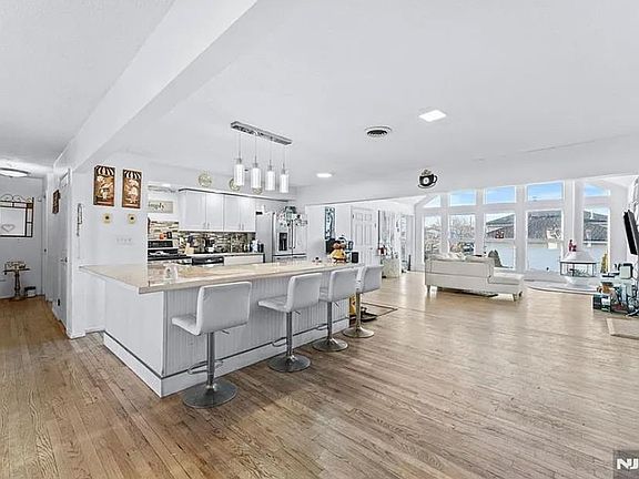 2nd image of 40 Valley Ct