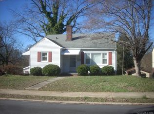 242 7th St SW, Hickory, NC 28602