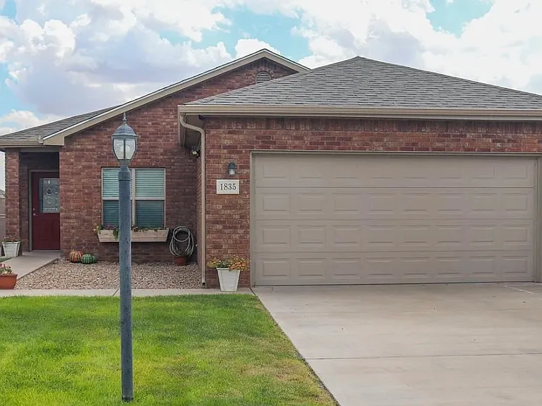 1835 Dillon Wood Dr — Photo 2