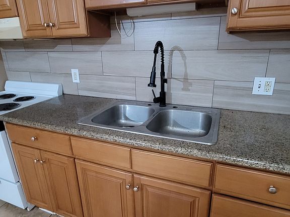 3rd image of 305 N 10th St APT 24