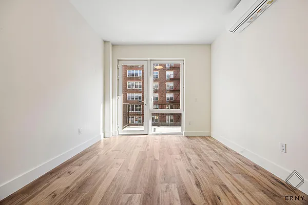 Living room, photo 2