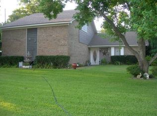 701 Robin Ln, White Oak, TX 75693