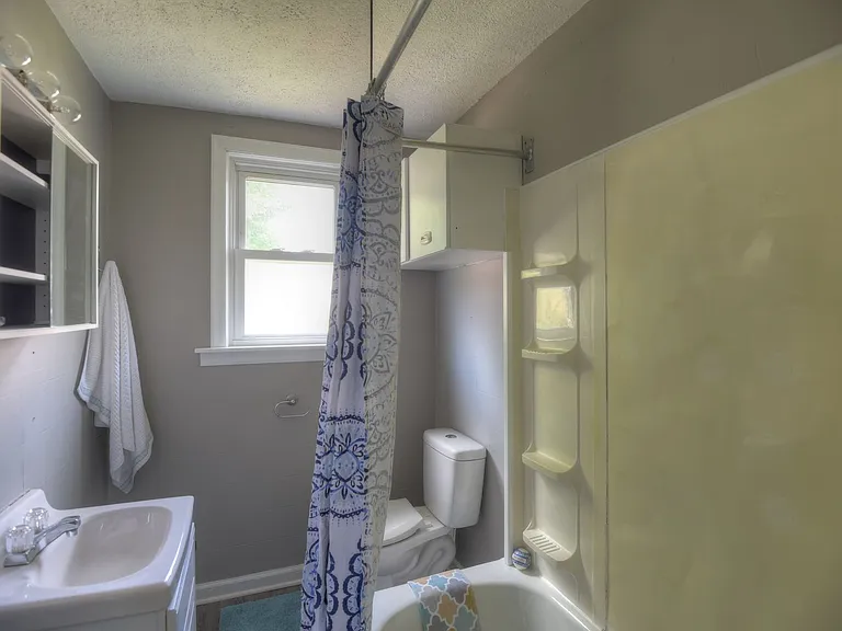 742 Lemington St — Photo 16