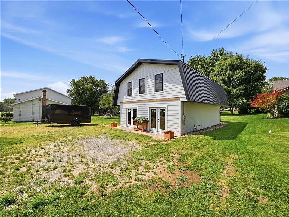 25th image of 167 Grandview Ave