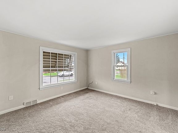 5th image of 4738 Bartlam Ave