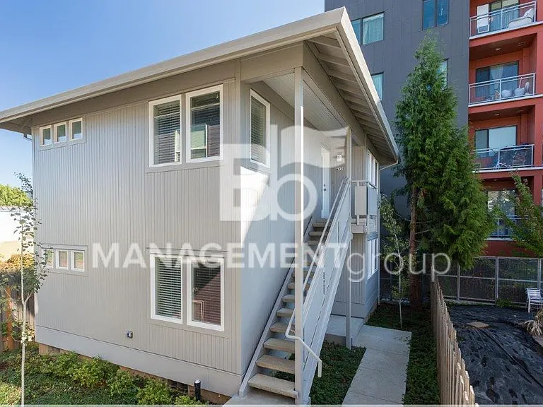 4038 NE Garfield Ave — Photo 1