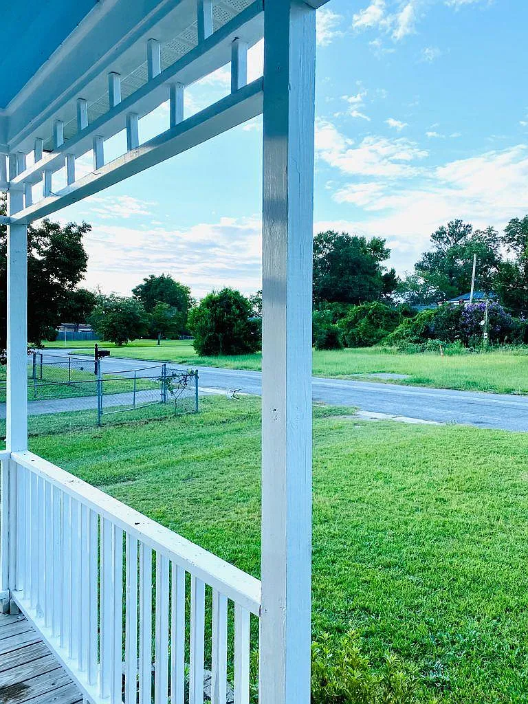 Beautiful sunset views from front porch - 1315 Dover St
