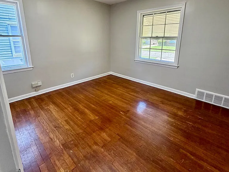 20831 Morris Ave — Photo 12