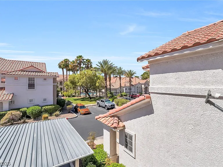 8555 W Russell Rd #2104 — Photo 27