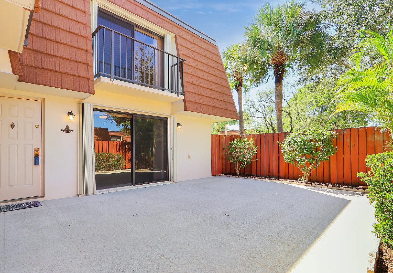 2 bed, 2.5 bath, 1236 sqft, $2,700 — Photo 2