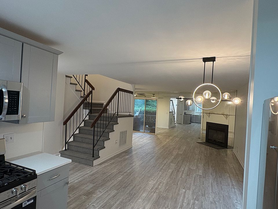1st image of 410 Saddle Ct #410