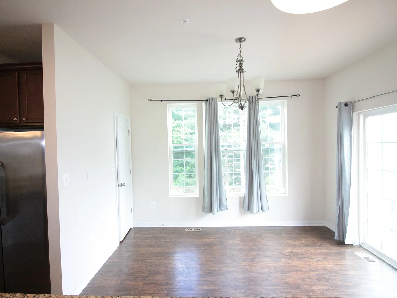 4 bed, 2200 sqft, $3,100 — Photo 4