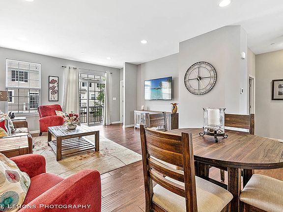 3rd image of 27 Margaret Dr