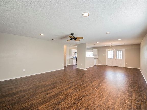 2nd image of 4869 Trail Hollow Dr