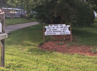 33965 Pratt Rd, Richmond, MI 48062