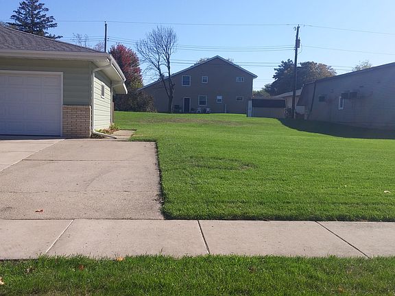3rd image of 1521 Monterey Ln