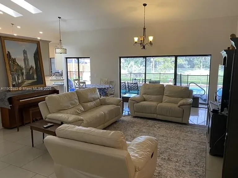 3647 Barberry Dr — Photo 8