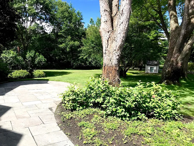 4 Lasallette Rd — Photo 36