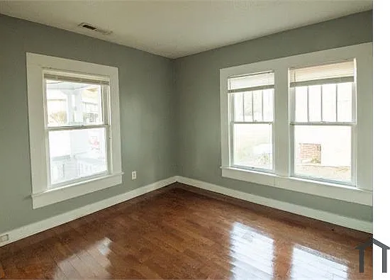 3 bed, 936 sqft, $700 — Photo 2