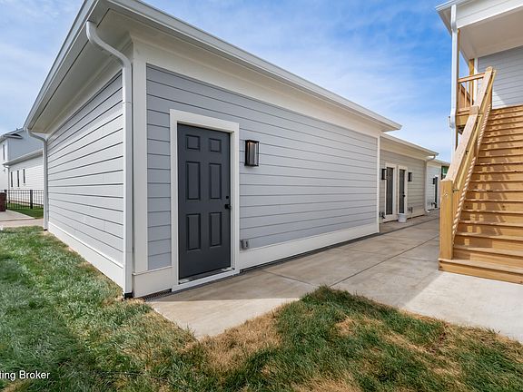 5th image of 6418 Stonecrop Dr #201