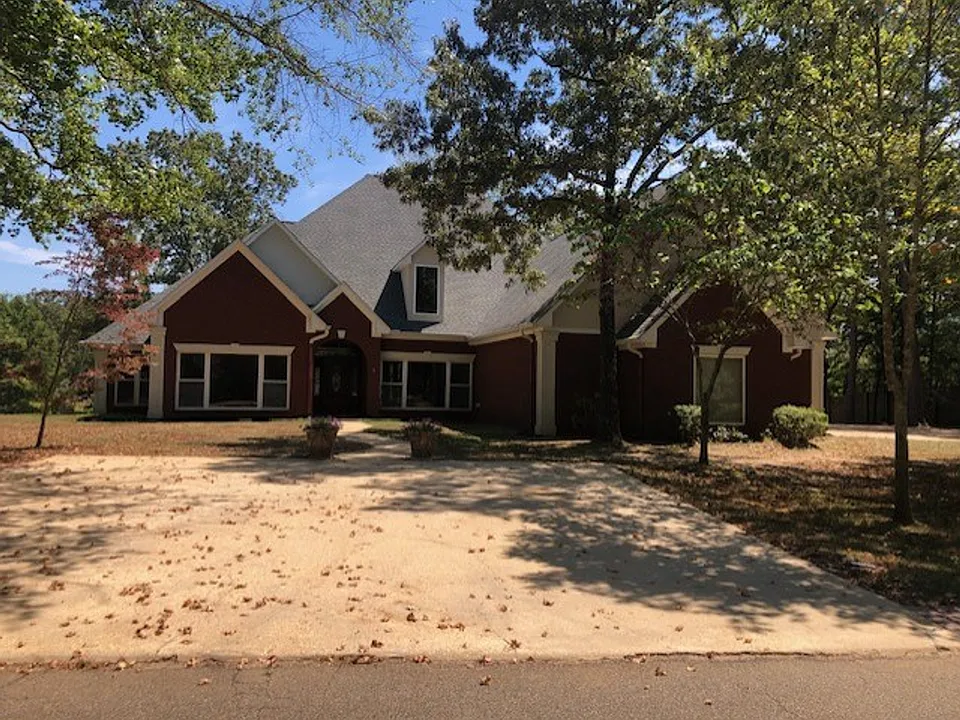 101 Edgewater Cv
