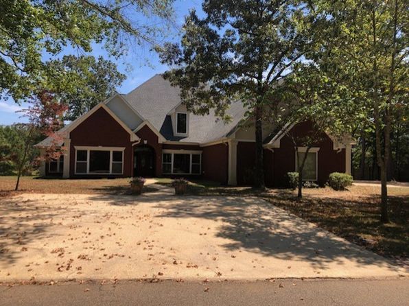 101 Edgewater Cv