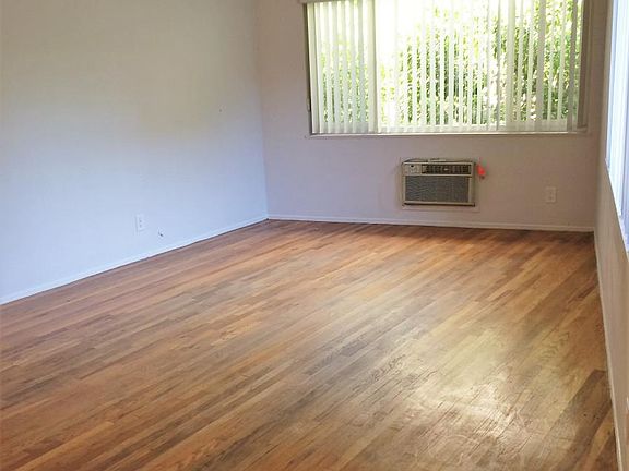2nd image of 426 S Barrington Ave APT 10