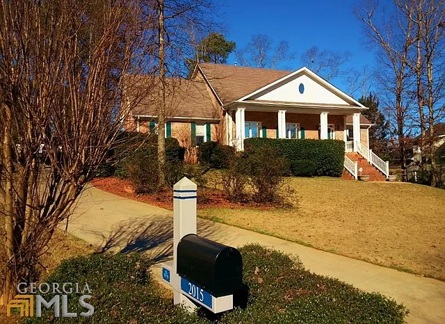 2015 Montview Cir photo 1