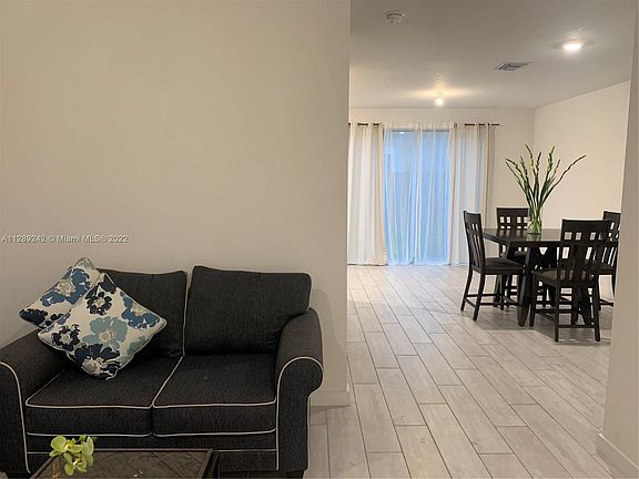 4th image of 1041 SE 23rd Ter #1041