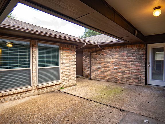 3rd image of 3205 Winchester Dr