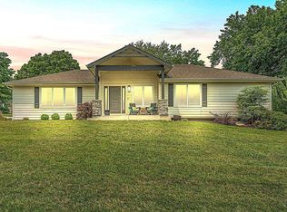 3017 SW Gisbourne Ln, Topeka, KS 66614