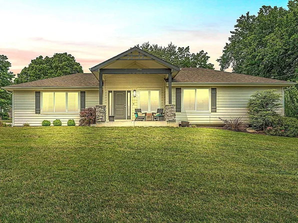 3017 SW Gisbourne Ln, Topeka, KS 66614