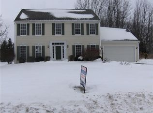 30 Chadwick Mnr, Fairport, NY 14450