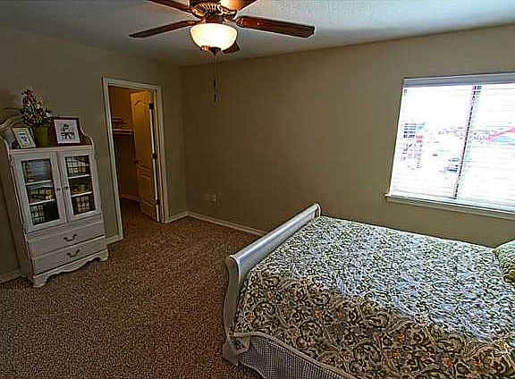 4th image of 14517 Shady River Ave