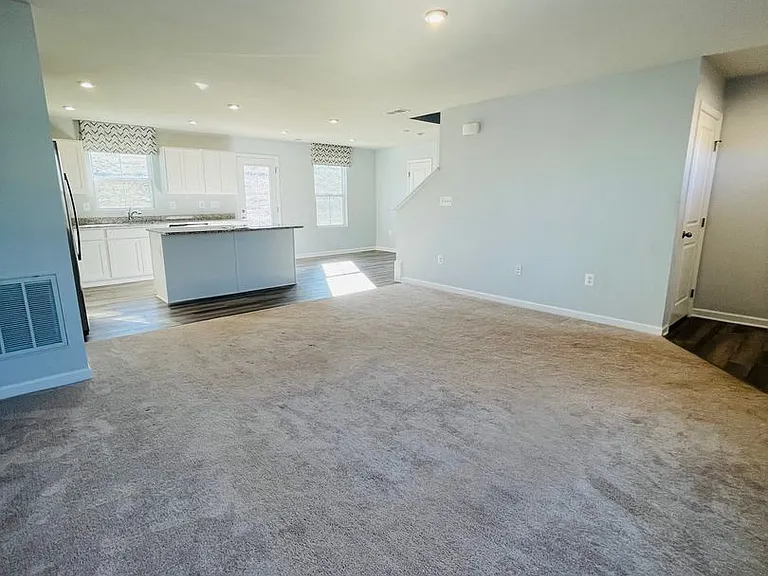 2065 Tailor Dr — Photo 4