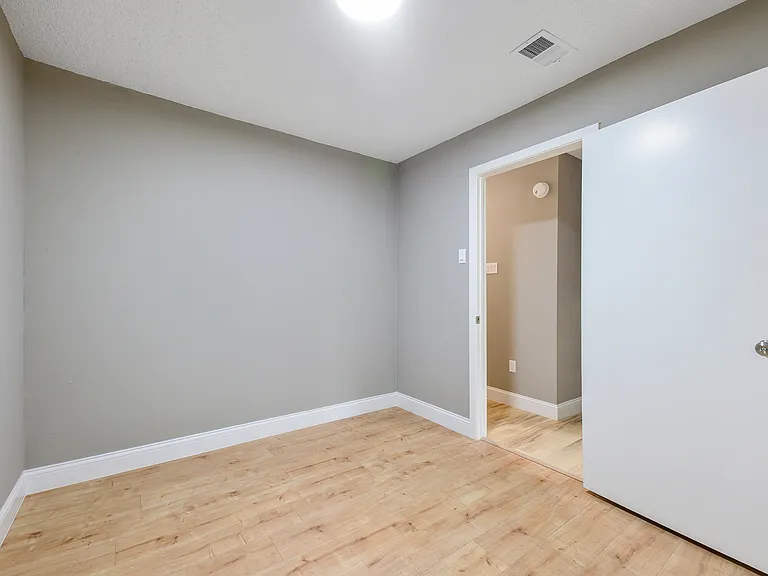 879 Dublin Dr #D — Photo 6