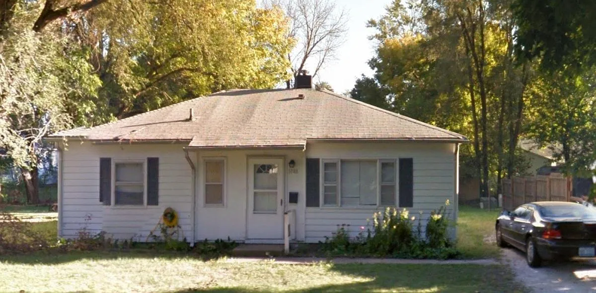 1048 Eastview Dr photo 1